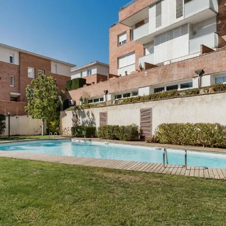 Bonito Duplex Con Piscina En Barcelona&playa Daire
